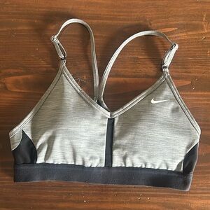 Nike Women’s Sports Bra Size Small